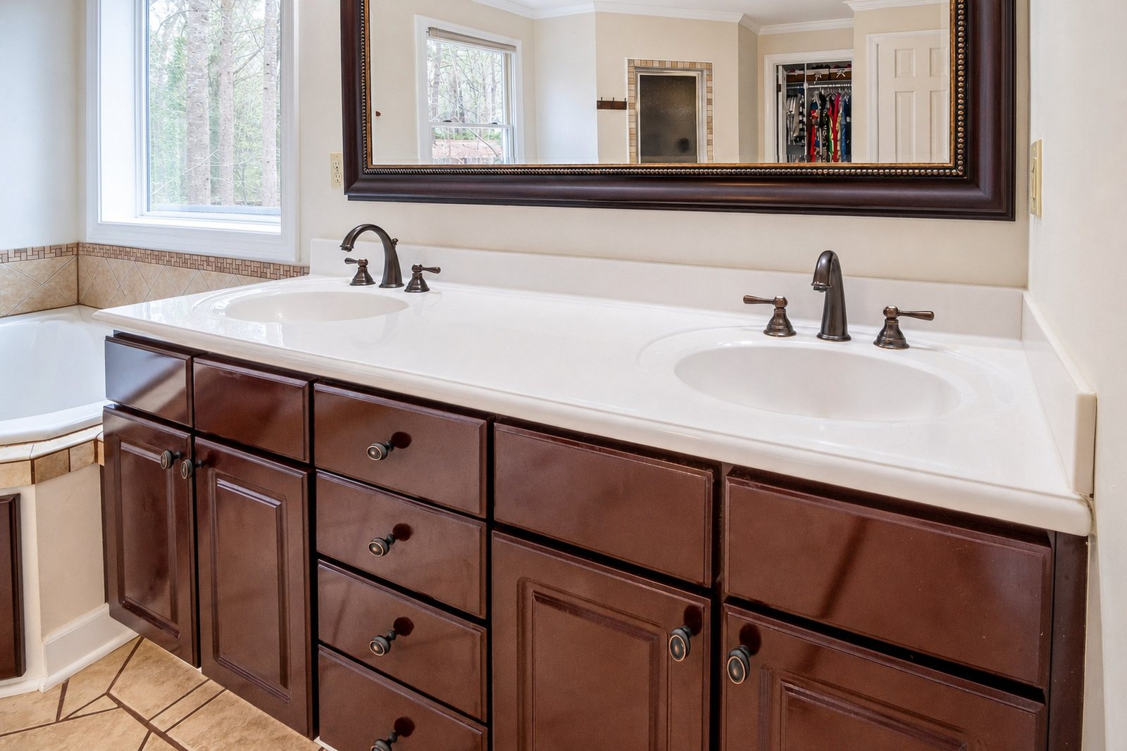 The same vanity with a clear counter, taps, mirror, cabinet fronts and tub unchanged.
